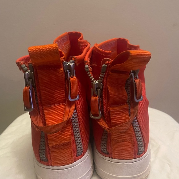 Nike - Picture 3 of 4